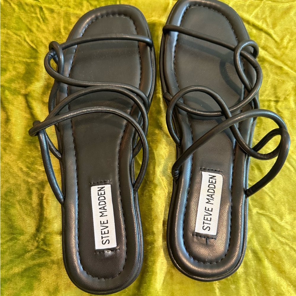 Steve Madden Black Looped Strap Flat Sandals